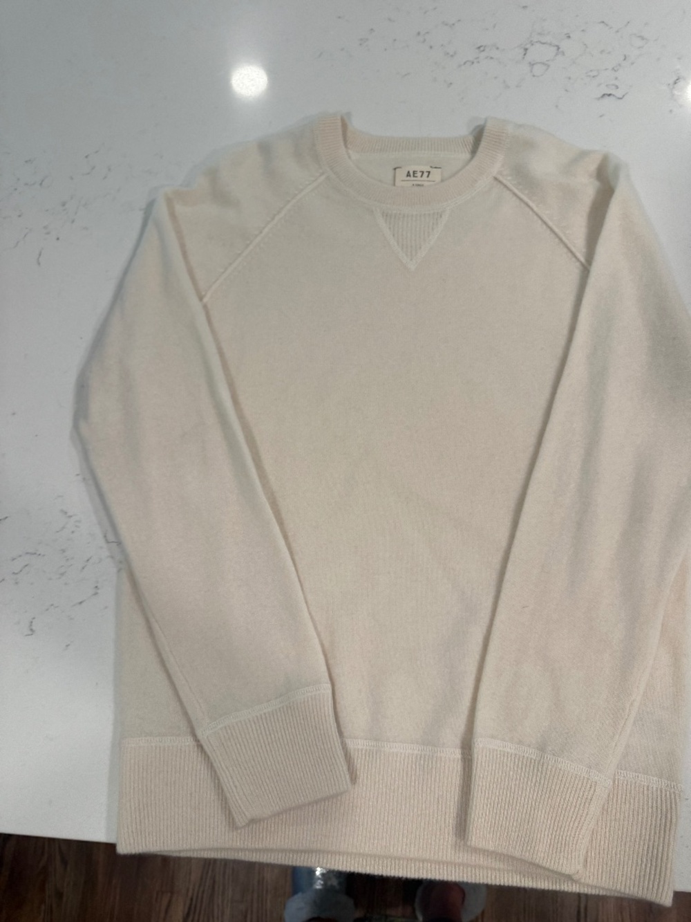 AE77 Cream Cashmere sweater. Like new!!